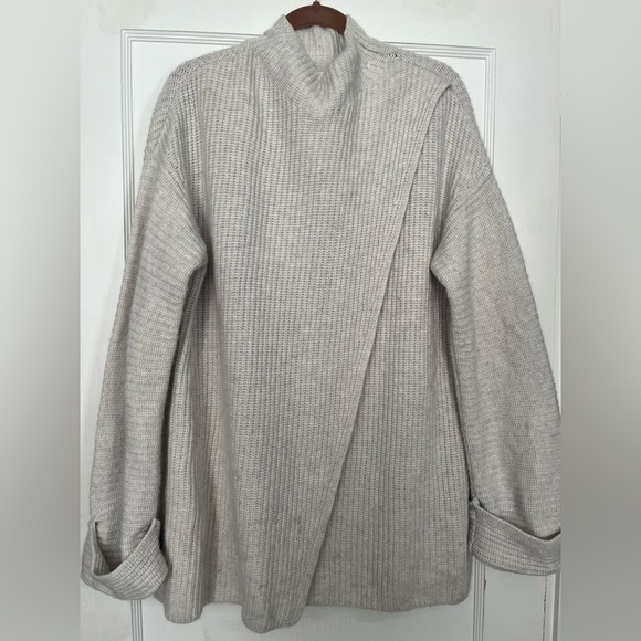 Althleta Cream Azalea Oversized Merino Wool and Cashmere Sweater Size M - Picture 3 of 12